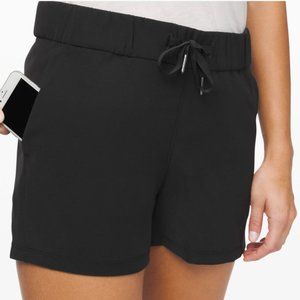 Lululemon On the Fly Short Woven 2.5"